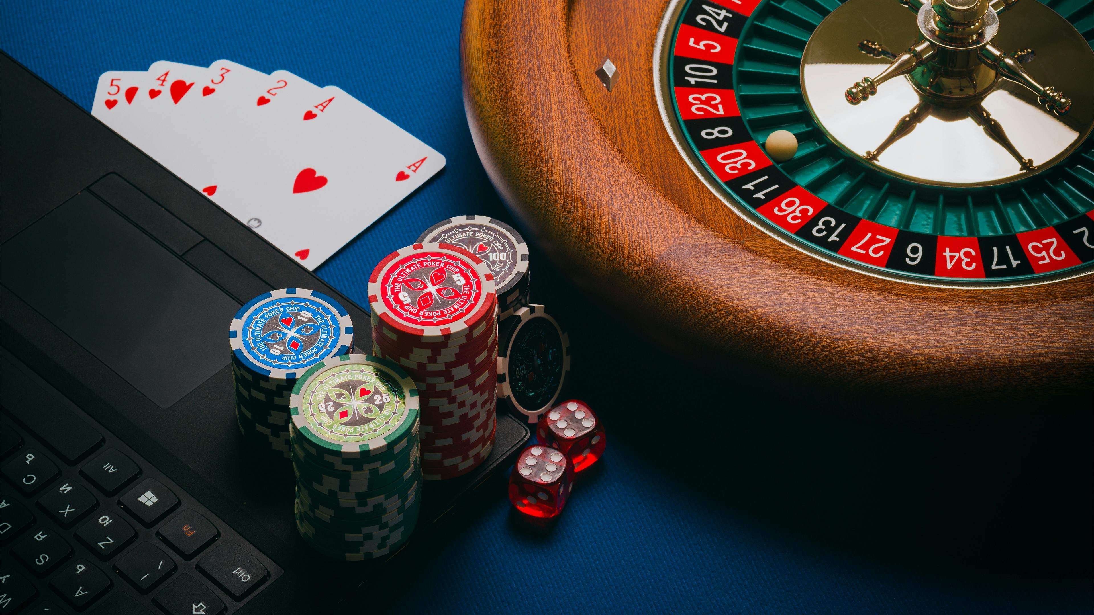Filipino high roller player accessing premium stakes games on mobile browser